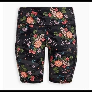 Torrid ACTIVE BIKE SHORT - CAMO FLORAL BLACK Size 3
